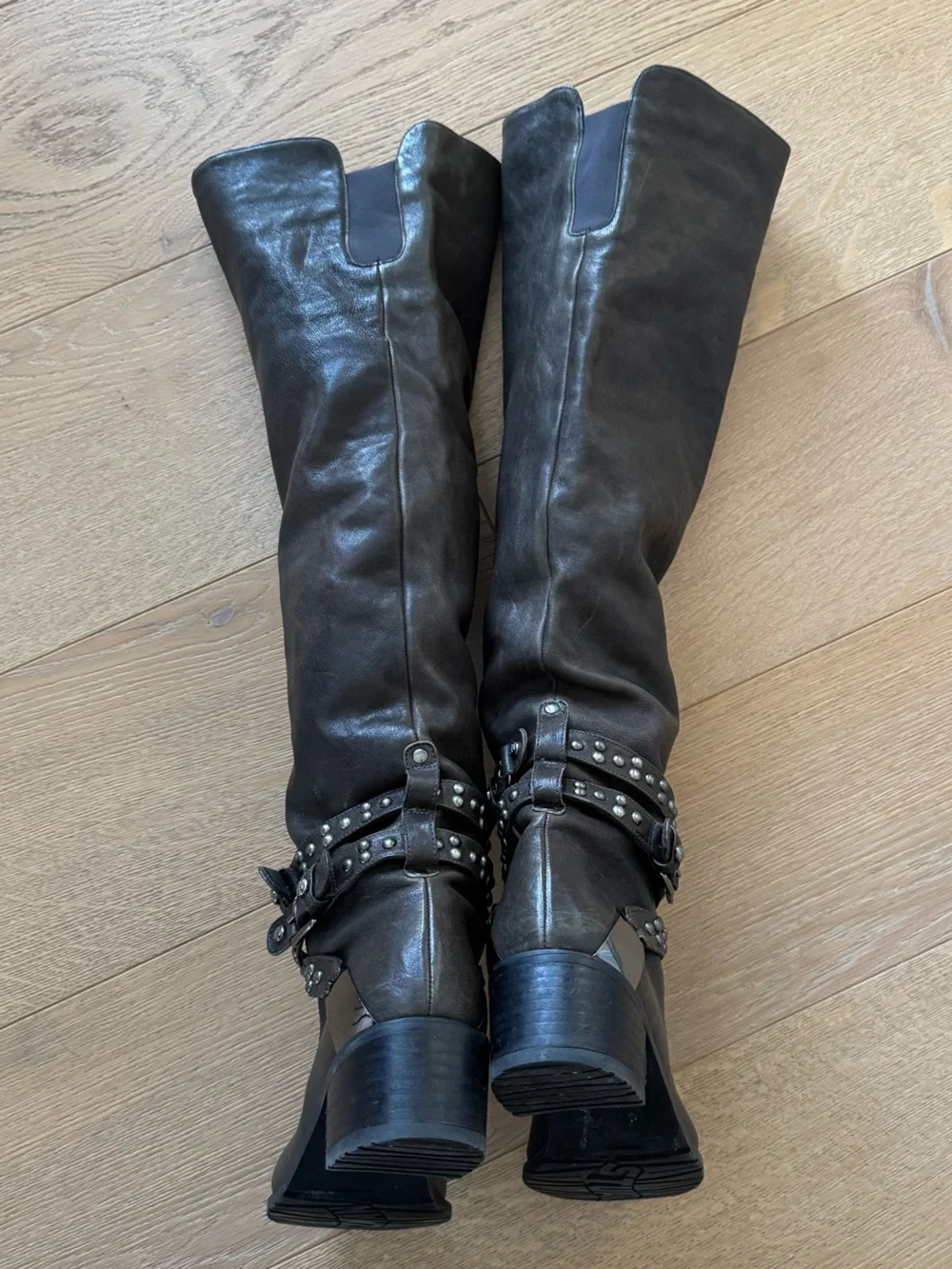 STUART WEITZMAN Yeeha Knee High Boot Leather Studded Accents Boots Size 7.5